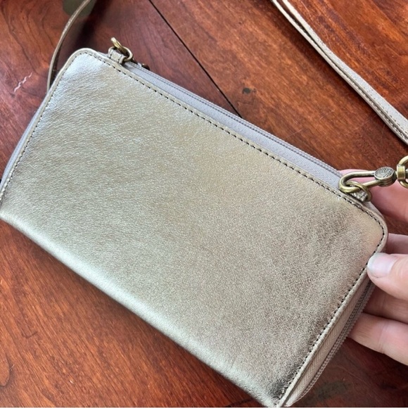 The Sak Iris Large Metallic Smartphone Crossbody Bag - Picture 4 of 4